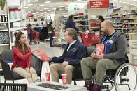 Superstore – (v.l.n.r.) Cheyenne (Nichole Bloom); Glenn (Mark McKinney); Garrett (Colton Dunn)