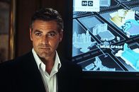 Ocean's Eleven – Gerade erst aus dem Knast entlassen, denkt Danny Ocean (George Clooney) schon wieder an den nächsten Meisterstreich ...