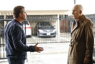 Navy CIS: L.A. – L-R: Special Agent G. Callen (Chris O\'Donnell) und Garrison (Daniel J. Travanti).
