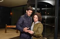 Alles oder Nichts – Tarek (Varol Sahin, l.) und Jenni (Anna Mennicken, r.) haben einen Plan, um Melissa zu unterstützen ...