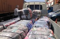 Weltspiegel-Reportage – In der Freihandelszone „Zofri“ in Iquique kommen die Altkleider in Ballen verpackt mit dem Container aus Europa an. Was die Händler nicht gebrauchen können, werfen sie in die Wüste.
