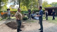 Die Tricks... – Jo Hiller im Gespräch mit Bestattermeister Matthias Liebler auf dem Lehrfriedhof des Bundesausbildungszentrums für Bestatter in Münnerstadt .