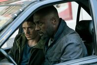 Bastille Day – Michael Mason (Richard Madden, l.); Sean Briar (Idris Elba, r.)