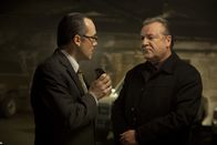 Auftrag Rache – L-R: Millroy (David Aaron Baker), Jedburgh (Ray Winstone)