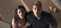 Final Destination – Jetzt heißt es rennen, denn die Tribüne stürzt gleich an: Janet (Haley Webb, l.) und Hunt (Nick Zano, r.) ...