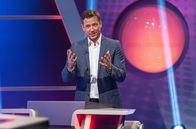 Meister des Alltags – Moderator Florian Weber testet im Wissensquiz "Meister des Alltags" die Praxistauglichkeit seiner prominenten Kandidat:innen. Den Gewinn spendet "Meister des Alltags" einem guten Zweck.