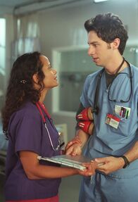 Scrubs - Die Anfänger – Obwohl J.D. ( Zach Braff, r.) immer mehr den Anforderungen als Assistenzarzt gerecht wird, ist er dankbar, auf die Unterstützung von Schwester Carla (Judy Reyes, l.) zurückgreifen zu können. Da wird ein junger lungenkranker Patient eingeliefert ...