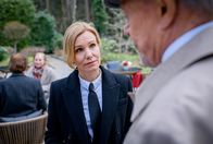 Sturm der Liebe – Da Werner (Drik Galuba, r.) erkältet ist, übernimmt Katja (Isabell Stern, l.) seinen Termin bei Pachmeyer.
