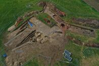 Schätze des Römischen Reichs – Eine Drohnenansicht der laufenden Ausgrabungsarbeiten in Richborough in Sandwich, Großbritannien. (Quelle: National Geographic/Johnny Shipley)