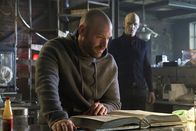 The Strain – Nachdem sie das Occido Lumen gestohlen haben, wollen Eph (Corey Stoll, l.) und Quinlan (Rupert Penry-Jones, r.) zusammenarbeiten und so ihre jeweiligen Ziele erreichen ...