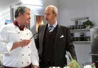 Sturm der Liebe – ARD STURM DER LIEBE FOLGE 1288 Uhr im ERSTEN. André (Joachim Lätsch, l.) und Götz (Andreas Borcherding, r.) weisen sich gegenseitig in die Schranken.