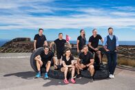 Champion der Champions – Gruppenbild Hinten stehend: Daniel Albrecht (40, Ski), Donghua Li (56, Kunstturnen), Patty Schnyder (45, Tennis), Stefan Angehrn (59, Boxen), Moderator Lukas Studer. Vorne sitzend: Franco Marvulli (45, Velo), Selina Gasparin (40, Biathlon), Beat Hefti (46, Bob).