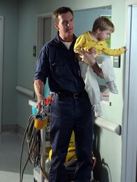Scrubs - Die Anfänger – Hat bei seiner Arbeit Hilfe bekommen: Der Hausmeister (Neil Flynn, l.) ...