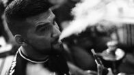 Streetphilosophy – Bei einer Wasserpfeife diskutieren Challa (im Bild) und Jonas, warum Gesetze nicht für alle gleichermaßen gelten.
