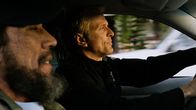 Bad Ass – Frank Vega (Danny Trejo) und Officer Malark (Patrick Fabian,r.).