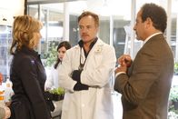 Monk – Pictured: (l-r) Natalie Teeger (Traylor Howard), Dean Berry (Bradley Whitford) , Adrian Monk (Tony Shalhoub)
