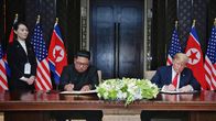 Wer ist ...? – Kim Yo-jong begleitet ihren Bruder Kim Jong-un bei seinem Treffen mit dem damaligen US-Präsidenten Donald Trump.