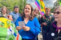 ARD Story: Konfrontation - Markus Feldenkirchen trifft Ricarda Lang – Ricarda Lang (Mitte) wurde mit nur 27 Jahren Bundesvorsitzende von Bündnis 90/​Die Grünen, einer Regierungspartei. So jung war in Deutschland noch keine Parteivorsitzende vor ihr.; ARD/WDR KONFRONTATION – MARKUS FELDENKIRCHEN TRIFFT RICARDA LANG50 Uhr im ERSTEN. Ricarda Lang (Mitte) wurde mit nur 27 Jahren Bundesvorsitzende von Bündnis 90/​Die Grünen, einer Regierungspartei. So jung war in Deutschland noch keine Parteivorsitzende vor ihr.