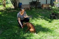 Reporter – Silvia mit ihrem neuen Familienmitglied- dem sieben Monate alten deutschen Pinscher, Armin.
