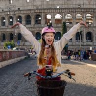 Home Sweet Rome! – Lucy (Kensington Tallman) in Rom