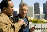 The Closer – L-R: Captain Taylor (Robert Gossett) und Lieutenant Andy Flynn (Tony Denison).
