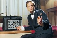 Unser Mann aus Istanbul – Schenck (Klaus Kinski) ist Teil der westlichen Geheimdienstoperation, die den Atomwissenschaftler Pendergast finden will.
