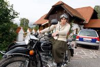 Vier Frauen und ein Todesfall – Adele Neuhauser (Julie).