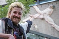 Penissimo – Julian Dörr ist Journalist und lebt in Berlin.