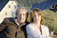 Weißblaue Geschichten – Ob es mit Sebastian (Günther Maria Halmer) und Frederike (Aglaia Szyszkowitz) ein Happy End nimmt?