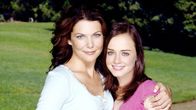 Gilmore Girls – L-R: Lorelai Gilmore (Lauren Graham), Lorelai 'Rory' Leigh Gilmore (Alexis Bledel).