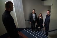 Navy CIS – (v.l.n.r.) Neil Farzad (Eyas Younis); Nick Torres (Wilmer Valderrama); Ellie Bishop (Emily Wickersham); Timothy McGee (Sean Murray)