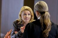 Danni Lowinski – Versucht alles, um ihren Mandanten Manuel Berger zu helfen: Danni Lowinski (Annette Frier, l.) ...