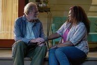 Bless This Mess – Rudy (Ed Begley jr., l.); Constance (Pam Grier, r.)