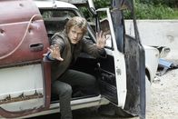 MacGyver – MacGyver (Lucas Till) und Jack bekommen den Auftrag, die entführte CIA-Agentin Sarah Adler zu befreien, währenddessen muss sich Jack mit seinen Gefühlen für sie auseinandersetzen ..