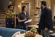 Call Me Kat – (v.l.n.r.) Randi (Kyla Pratt); Kat (Mayim Bialik); Steve (Adam Bartley)