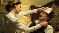 Grand Hotel – Alicia Alarcón (Amaia Salamanca) und Javier Alarcón (Eloy Azorín)