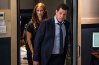 Unforgettable – Back to front: Carrie (Poppy Montgomery), Al (Dylan Walsh)