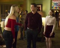 The Middle – L-R:Nicole Norwood (Carson Fagerbakke), Sean Donahue (Beau Wirick) und Sue Heck (Eden Sher)