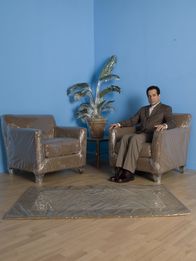 Monk – Seitdem seine Frau ermordet wurde, leidet der ehemalige Polizeiermittler Adrian Monk (Tony Shalhoub) unter starken Phobien.