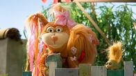 Rudis Rasselbande – Auf zum Squirreldirrel! Für das große Eichhörnchen-Fest haben sich Ella (Anna Menzel) und Lotti (Heide Evers) besonders verkleidet und hübsch gemacht.