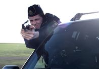 Mankells Wallander – Pontus (Sverrir Gudnason) spielt bei der Verfolgung flüchtender Gangster den Helden.