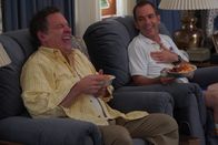 The Goldbergs – Murray Goldberg (Jeff Garlin, l.); Mr. Mellor (Bryan Callen, r.)