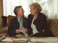 Mensch Mutter – 10.04) um 10:30 Uhr im Ersten. Damen unter sich: Hilde (Rosemarie Fendel, re.) und die Nachbarin Frau Schuster (Heidy Forster).
