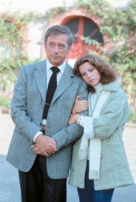 Police Python 357 – Inspektor Marc Ferrot (Yves Montand) ist ein alter Junggeselle, doch die rätselhafte Sylvia (Stefania Sandrelli), die seinen Schutz zu brauchen scheint, bringt sein Leben plötzlich völlig durcheinander.