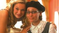 Freche Biester – L-R: Starla Grady (Jane McGregor), Genevieve Le Plouff (Piper Perabo)