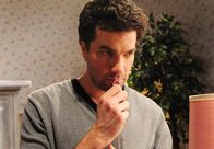 Sturm der Liebe – ARD STURM DER LIEBE FOLGE 1479 Uhr im ERSTEN. Konstantin (Moritz Tittel, l.) ist traurig, dass seine Ehe mit Theresa annulliert wurde.