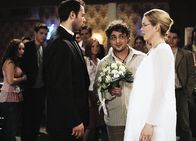 Julia - Wege zum Glück – Julia - Wege zum Glück Kapitel 200 Staffel 1, Episode 200 Silke ist hin und weg von der Hochzeit : Anton Nouri als Andreas (3.v.l.), Angela Sandritter als Silke (2.v.r.)