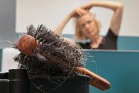 Puls – Puls Haarausfall bei Frau und Mann: Was tun? «Puls» widmet sich Frauen und Männern im Spannungsfeld zwischen Kaschieren, Behandeln und radikaler Glatzen-Akzeptanz. Copyright: SRF