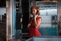 Pan Am – Selbst der Ratschlag einer Freundin, kann Kate (Kelli Garner) nicht von ihrer Absicht, dem US-Geheimdienst zu helfen, abbringen ...