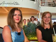 Verrückt nach Meer – Salvador da Bahia in Brasilien. Die Passagierinnen Christine Spindler (links) und Lisa Forster freuen sich auf die Capoeira-Show.